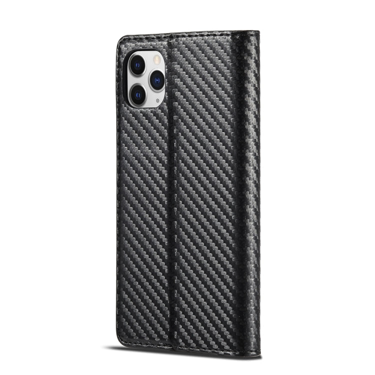 LC.IMEEKE Custodia in pelle a vibrazione orizzontale PU + TPU in fibra di carbonio con supporto, slot per schede e portafoglio, For iPhone 11, For iPhone 11 Pro, For iPhone 11 Pro Max, For iPhone 12 mini, For iPhone 12 / 12 Pro, For iPhone 12 Pro Max  ...